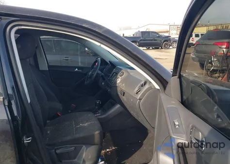 2017 Volkswagen Tiguan 2.0T/2.0T S из США, поврежденный, VIN WVGBV7AX5HK054131